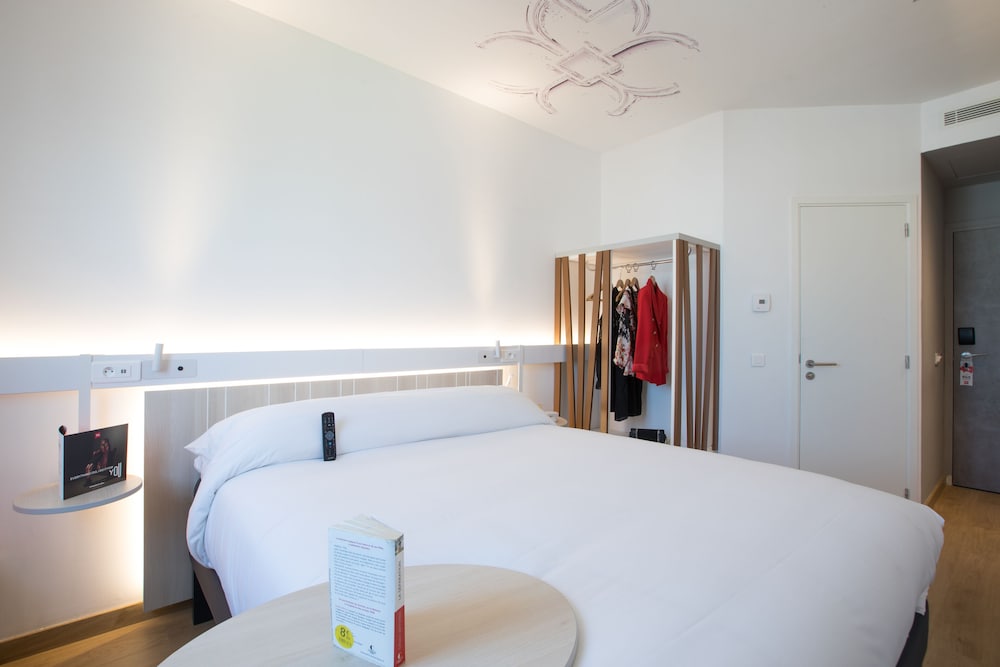 Habitación Sweet Room by ibis con 1 cama doble del hotel Ibis Abdelmoumen Casa Centre. Foto 6