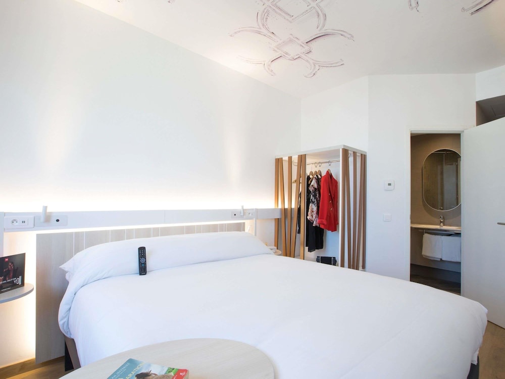 Habitación Sweet Room by ibis con 1 cama doble del hotel Ibis Abdelmoumen Casa Centre. Foto 10