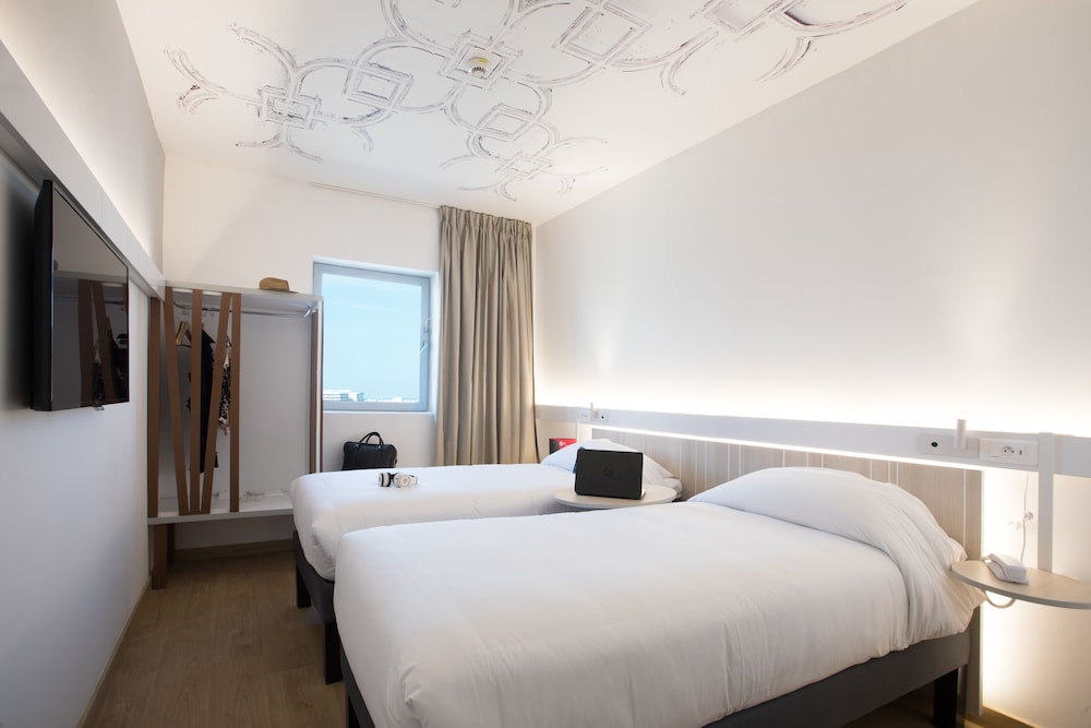 Habitación Sweet Room by ibis con 2 camas individuales del hotel Ibis Abdelmoumen Casa Centre. Foto 2