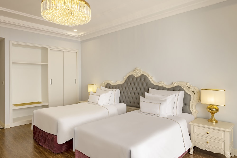 Habitación Deluxe del hotel Vinpearl Condotel Phu Ly. Foto 1