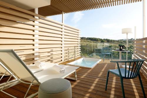 Habitación Deluxe con jacuzzi y terraza del hotel Palladium Hotel Menorca. Foto 2