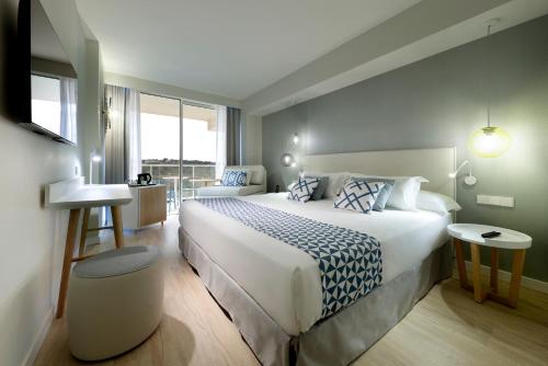 HABITACION COMUNICADA del hotel Palladium Hotel Menorca. Foto 1