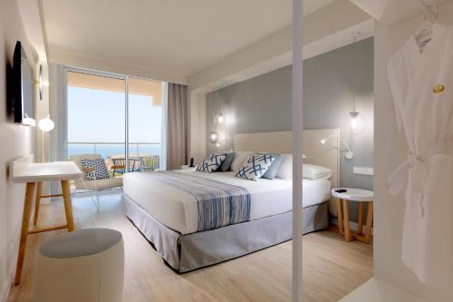 Suite con vistas al mar del hotel Palladium Hotel Menorca