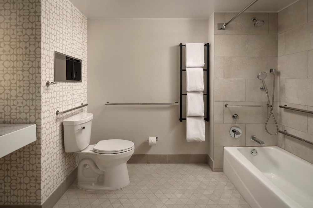 2 Camas Queen Bañera Accesible del hotel Hyatt Regency Austin. Foto 6