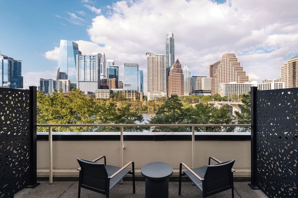 1 Cama King Terraza Frente al Lago del hotel Hyatt Regency Austin. Foto 6