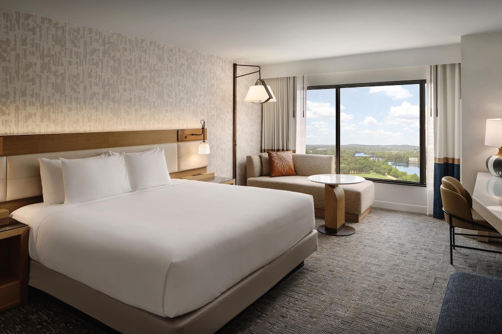 1 Cama King Vistas Parciales al Lago del hotel Hyatt Regency Austin. Foto 1