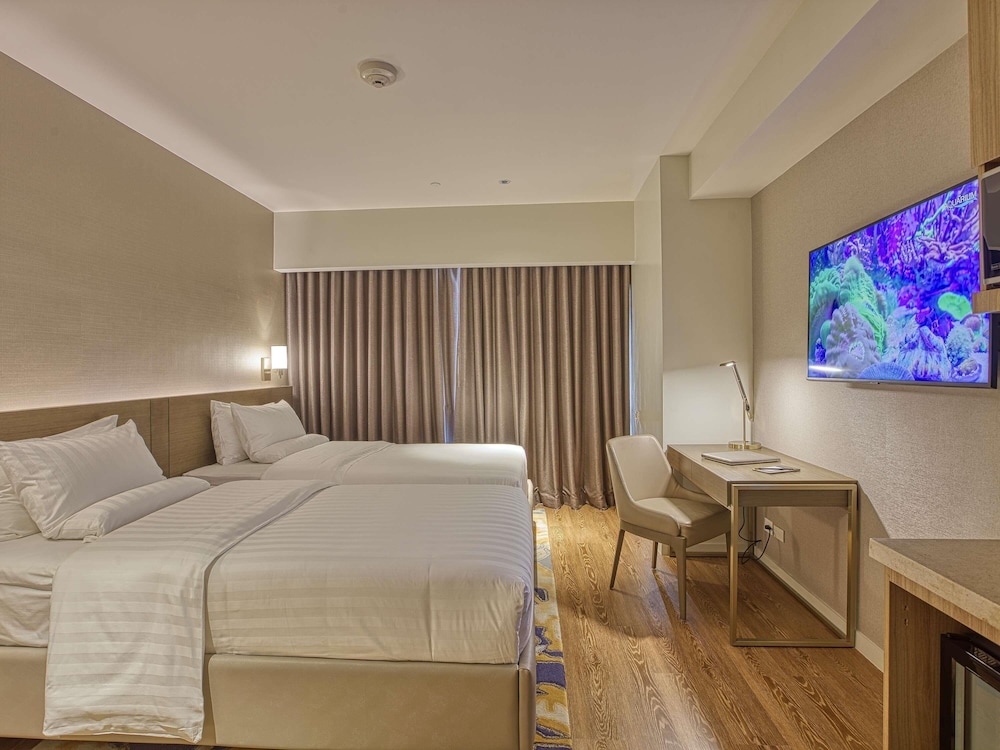 Estándar con Vistas a la Ciudad, Dos Camas del hotel Novotel Suites Manila At Acqua. Foto 1