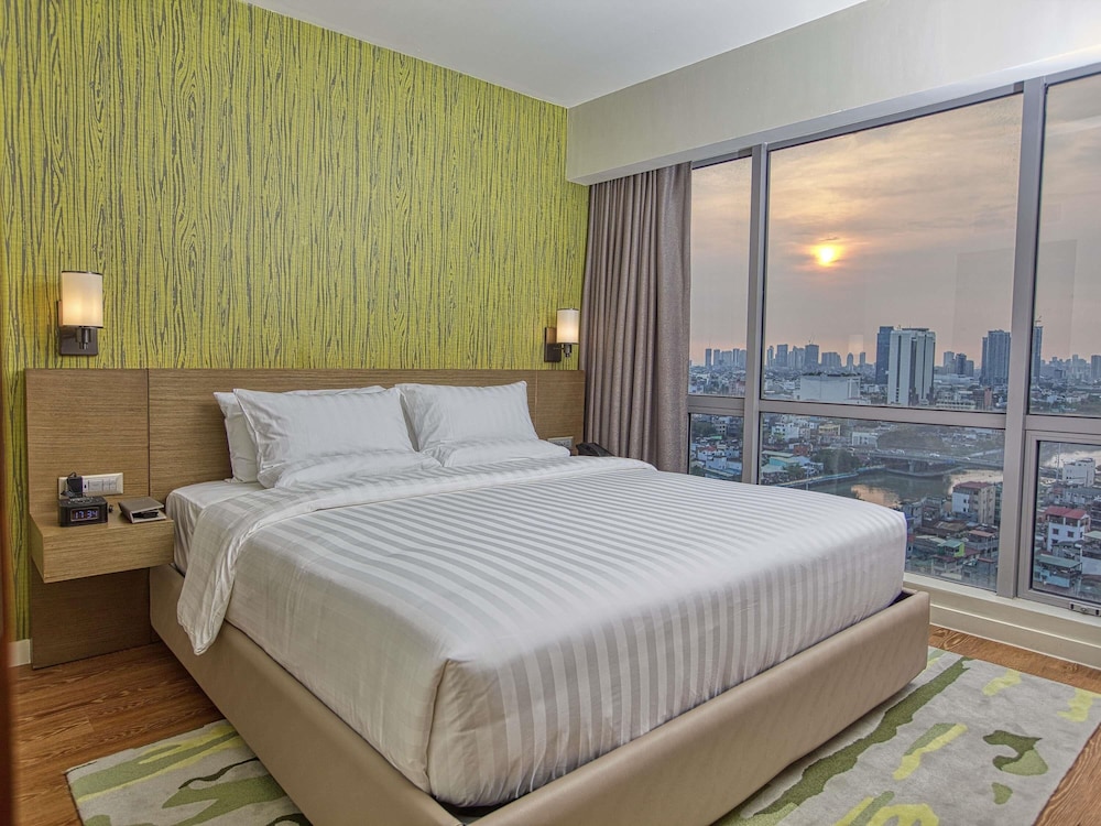 Suite Deluxe con 1 cama King del hotel Novotel Suites Manila At Acqua
