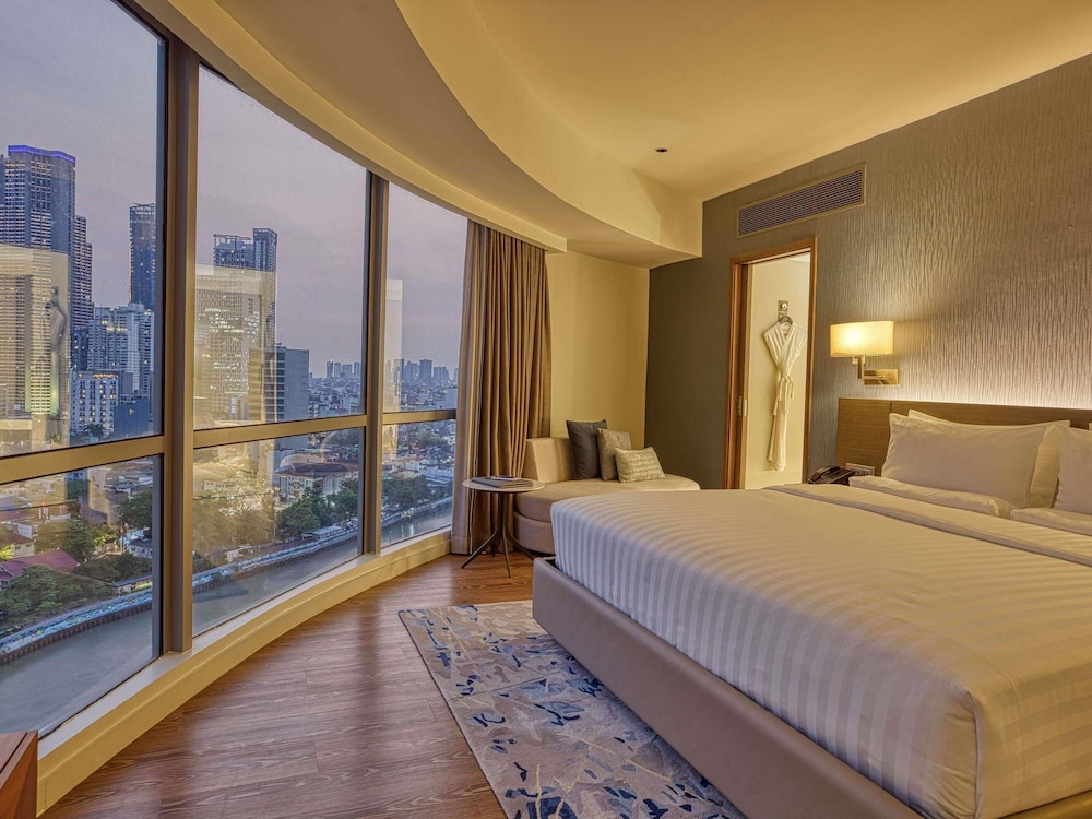 Suite Premier con 1 Cama King y Bañera del hotel Novotel Suites Manila At Acqua