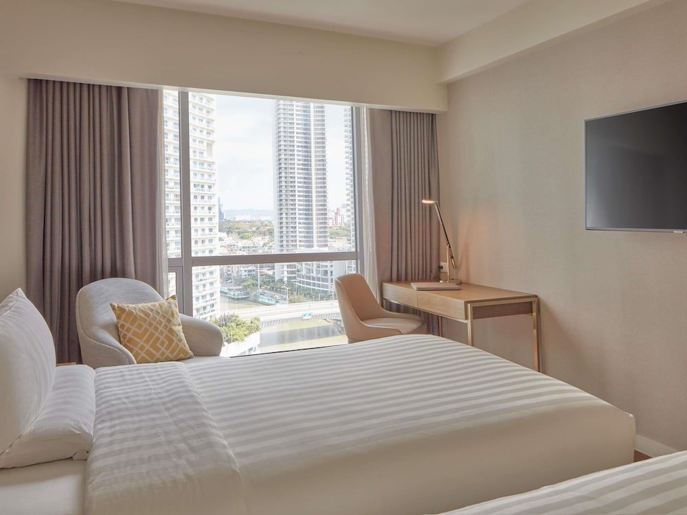 Estándar con Vistas al Río, Dos Camas del hotel Novotel Suites Manila At Acqua