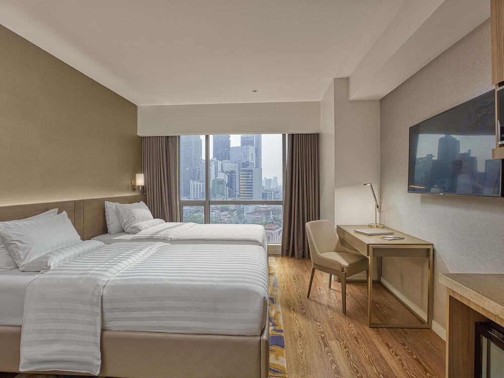 Estándar con Vistas al Río, Dos Camas del hotel Novotel Suites Manila At Acqua. Foto 3