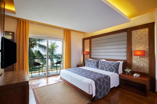 Suite Junior con cama extragrande del hotel Mövenpick Resort and Spa Boracay. Foto 3