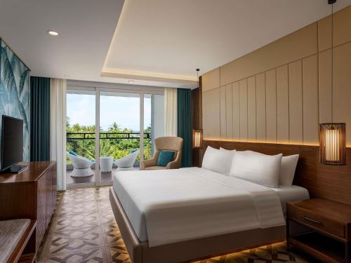 Habitación Superior con cama extragrande del hotel Mövenpick Resort and Spa Boracay