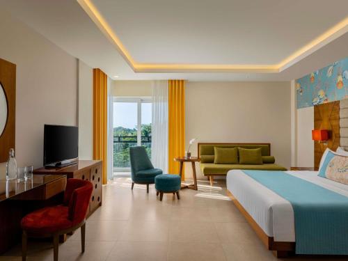Executive con cama extragrande del hotel Mövenpick Resort and Spa Boracay. Foto 1
