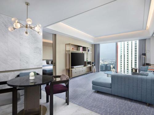 One - Bedroom Signature King Suite with Panorama View del hotel Fairmont Ambassador Seoul. Foto 8