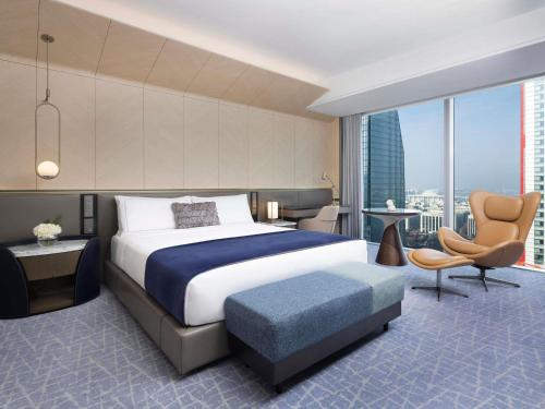 One - Bedroom Signature King Suite with Panorama View del hotel Fairmont Ambassador Seoul. Foto 9