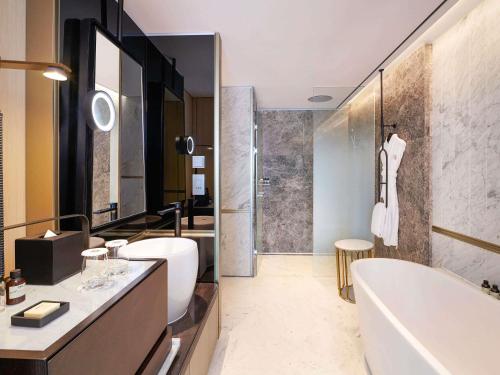 One - Bedroom Signature King Suite with Panorama View del hotel Fairmont Ambassador Seoul. Foto 11