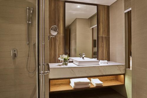 Estudio Doble con balcón - cama grande del hotel Mövenpick Villas and Residences Phu Quoc. Foto 1