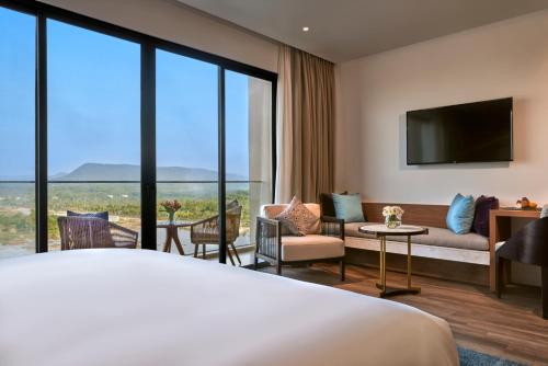 Estudio Doble con balcón - cama grande del hotel Mövenpick Villas and Residences Phu Quoc. Foto 2