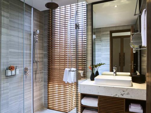 Villa de 1 dormitorio con piscina privada y vistas al lago del hotel Mövenpick Villas and Residences Phu Quoc. Foto 3
