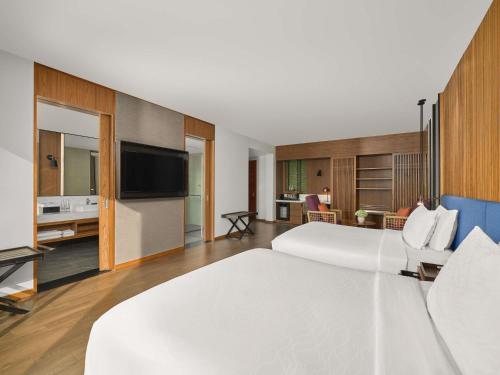 Habitación Familiar Deluxe con balcón del hotel Mövenpick Resort Waverly Phu Quoc. Foto 4