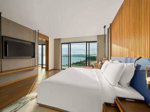 Sea View Suite Room with Balcony del hotel Mövenpick Resort Waverly Phu Quoc. Foto 3