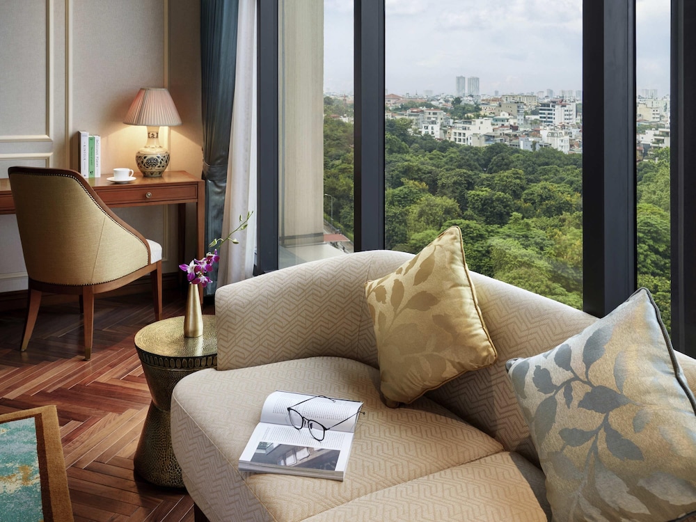 Habitación Ejecutiva, Cama King, Piso Alto, Acceso al Salón del hotel Grand Mercure Hanoi. Foto 2