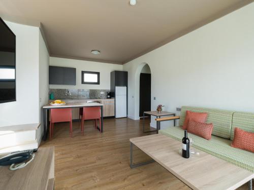Apartamento Premium de 1 dormitorio del hotel Servatur Doña Elvira. Foto 6
