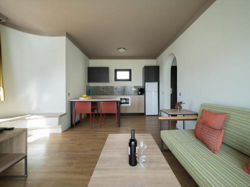 Apartamento Premium de 2 dormitorios del hotel Servatur Doña Elvira. Foto 4