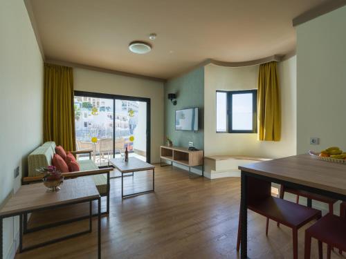 Apartamento Premium de 2 dormitorios del hotel Servatur Doña Elvira. Foto 6