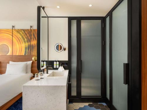 Habitación Doble Deluxe - 2 camas del hotel Pullman Budapest. Foto 6