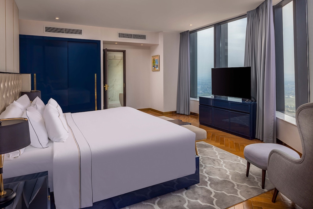 Suite Lujo 1 Cama king del hotel Meliá Vinpearl Ha Tinh. Foto 2