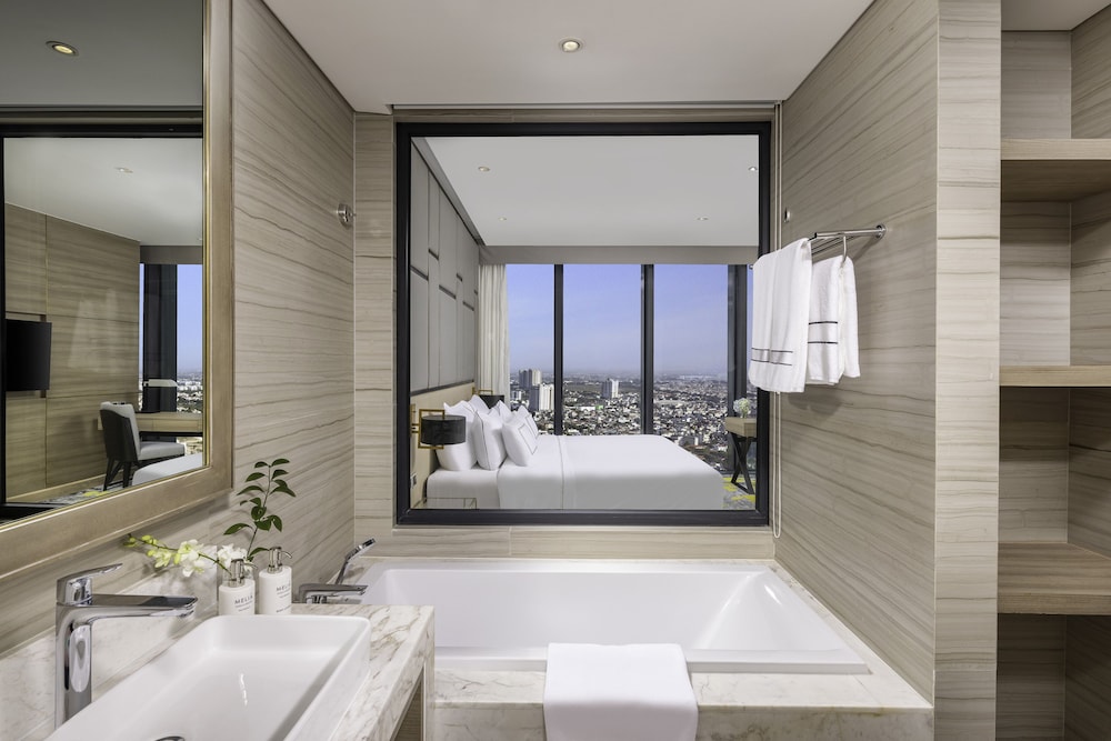 Habitación Deluxe con vistas a la ciudad del hotel Meliá Vinpearl Thanh Hoa. Foto 1
