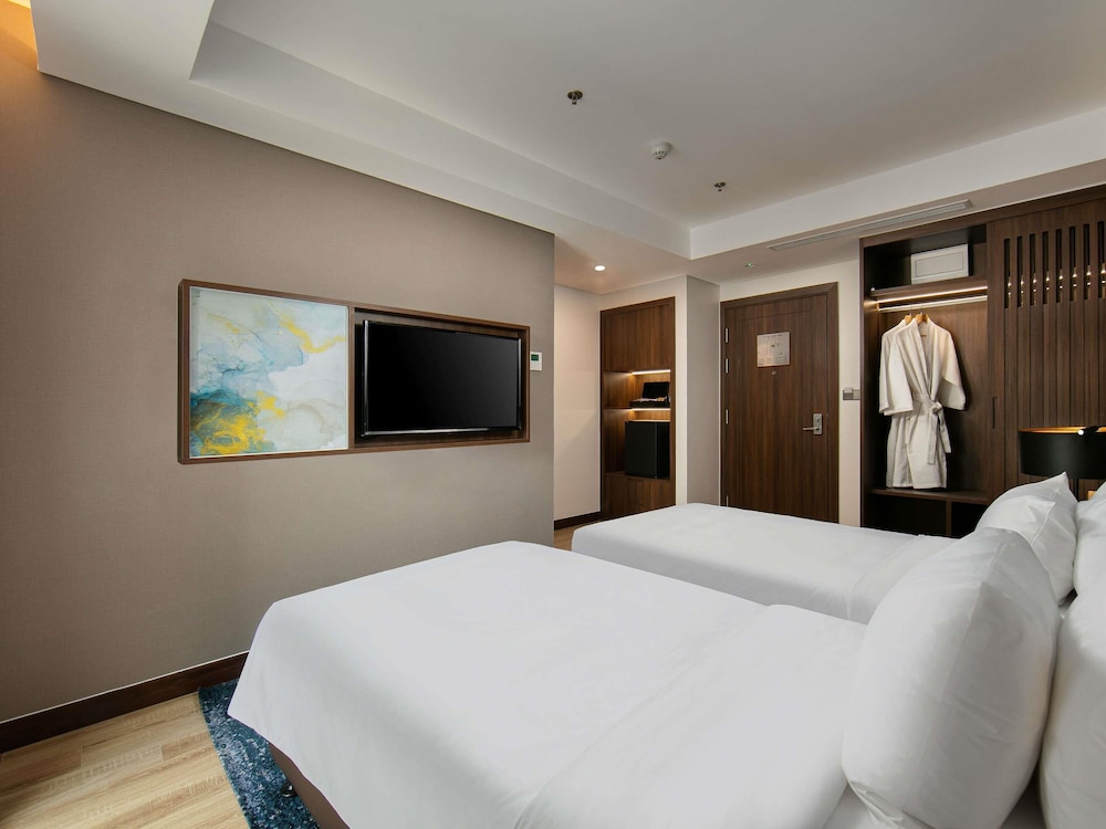 Habitación Superior con Dos Camas Individuales del hotel Mövenpick Living West Hanoi. Foto 9