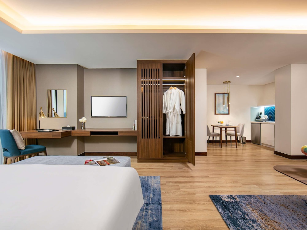 Suite Junior del hotel Mövenpick Living West Hanoi. Foto 5