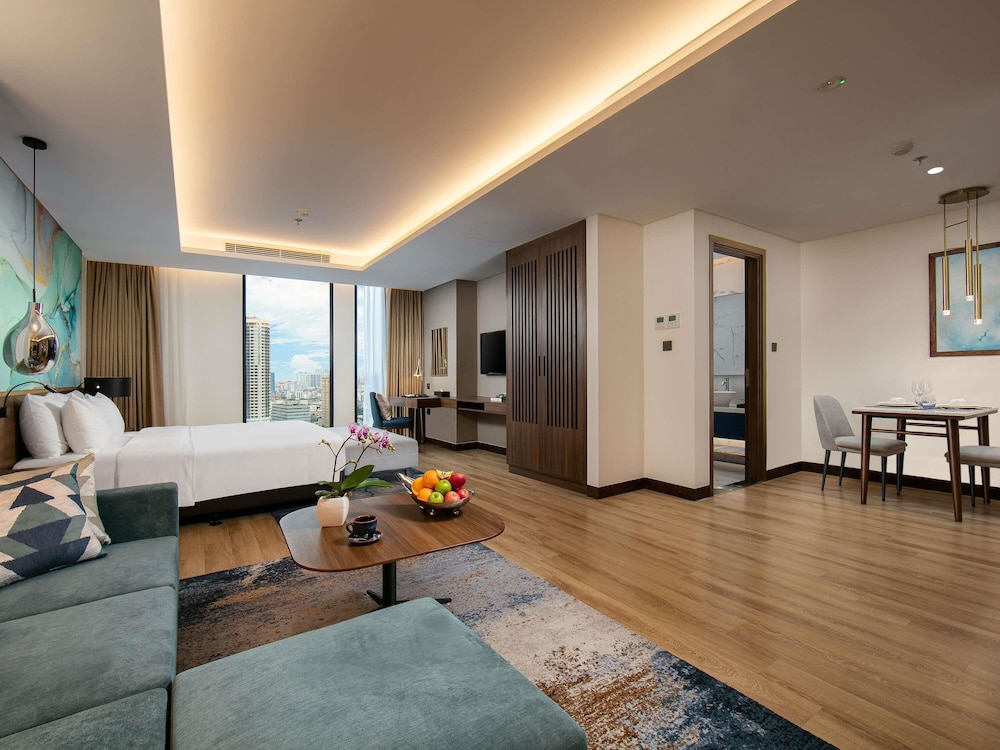 Suite Junior del hotel Mövenpick Living West Hanoi. Foto 6