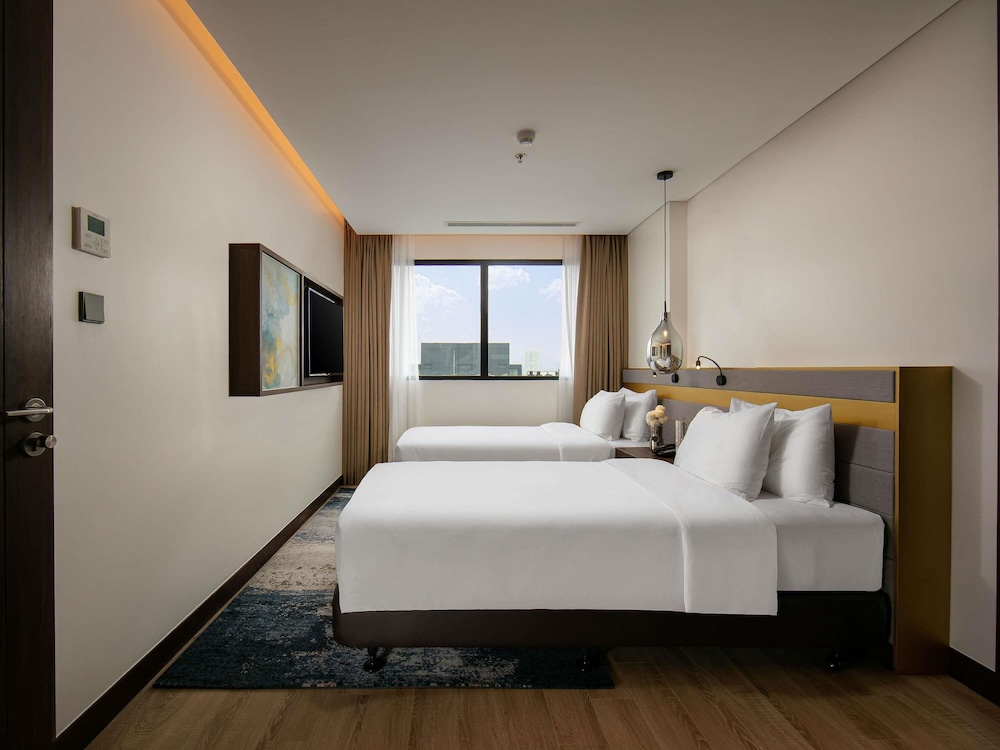 Suite de dos dormitorios del hotel Mövenpick Living West Hanoi. Foto 1