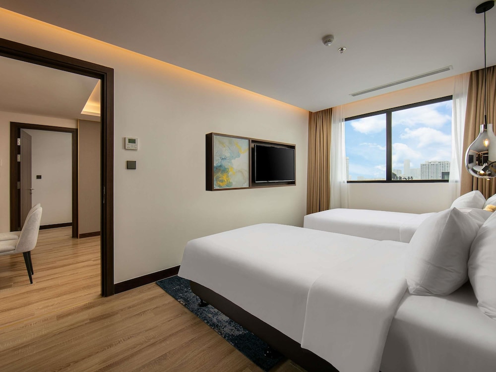 Suite de dos dormitorios del hotel Mövenpick Living West Hanoi. Foto 8