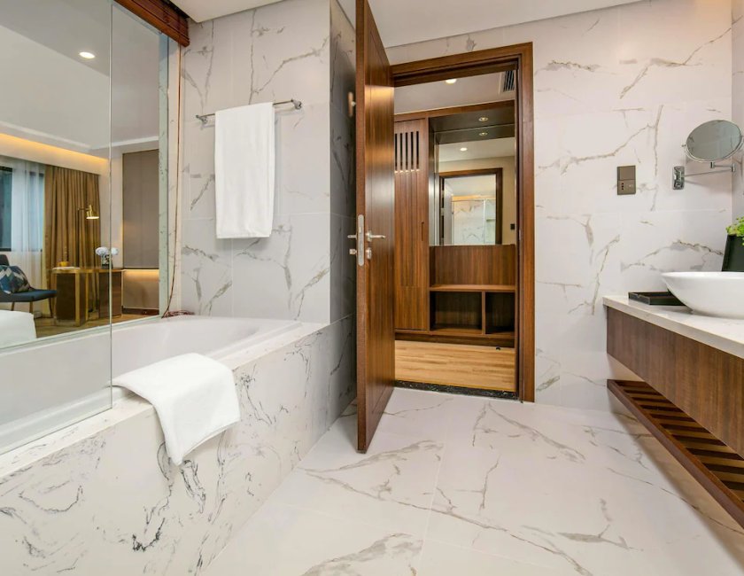 Habitación doble 1 Cama king Business del hotel Mövenpick Living West Hanoi. Foto 11