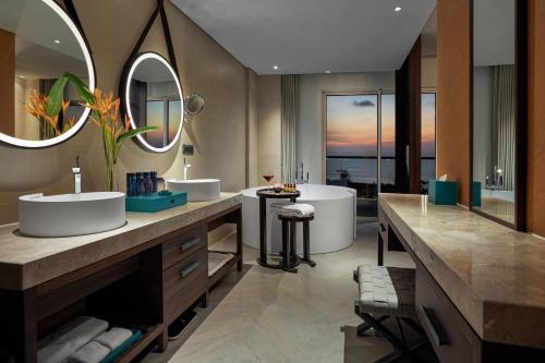 SUITE, Pase de Privilegio Ejecutivo, 1 Cama King Size, Vista al Océano del hotel Pullman Phu Quoc Beach Resort. Foto 5
