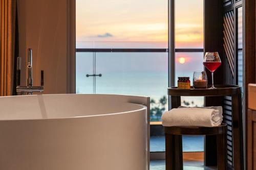 SUITE, Pase de Privilegio Ejecutivo, 1 Cama King Size, Vista al Océano del hotel Pullman Phu Quoc Beach Resort. Foto 6