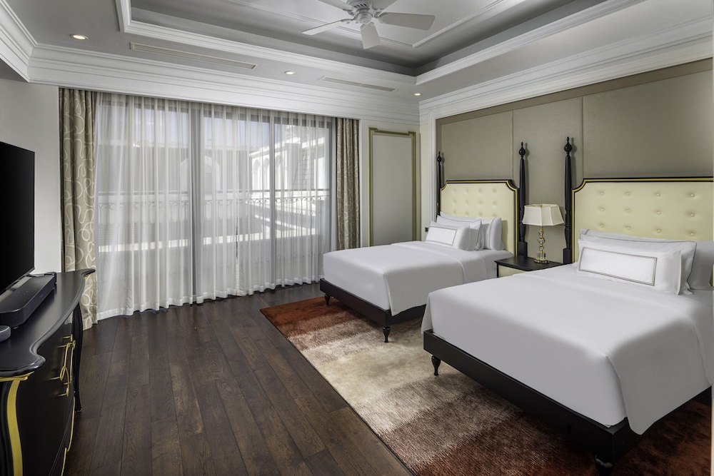 Suite Presidencial del hotel Meliá Vinpearlhai Phongrivera. Foto 1