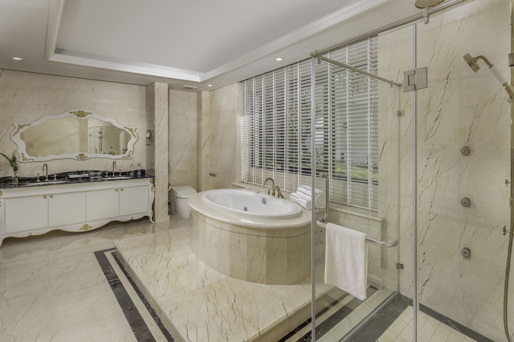Suite Presidencial del hotel Meliá Vinpearlhai Phongrivera. Foto 5