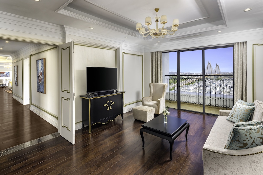 Suite Presidencial del hotel Meliá Vinpearlhai Phongrivera. Foto 6