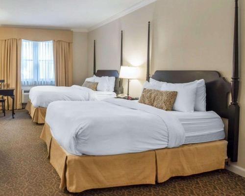 Habitación Doble con 2 camas dobles - Adaptada para personas con movilidad reducida/No fumadores del hotel The Century House an Ascend Hotel Collection Member