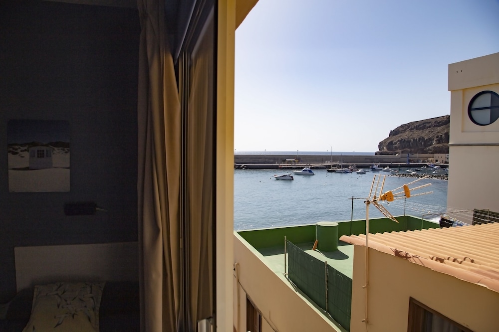 Habitación básica con 2 camas individuales del hotel La Gaviota. Foto 5