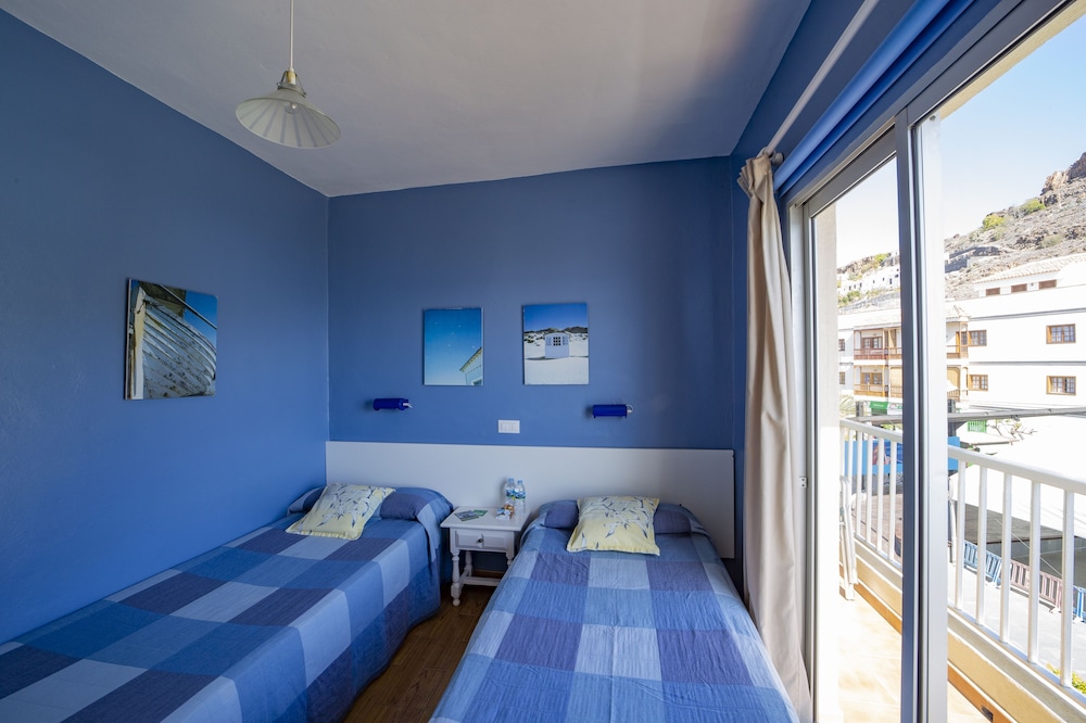 Habitación básica con 2 camas individuales, vistas a la bahía del hotel La Gaviota