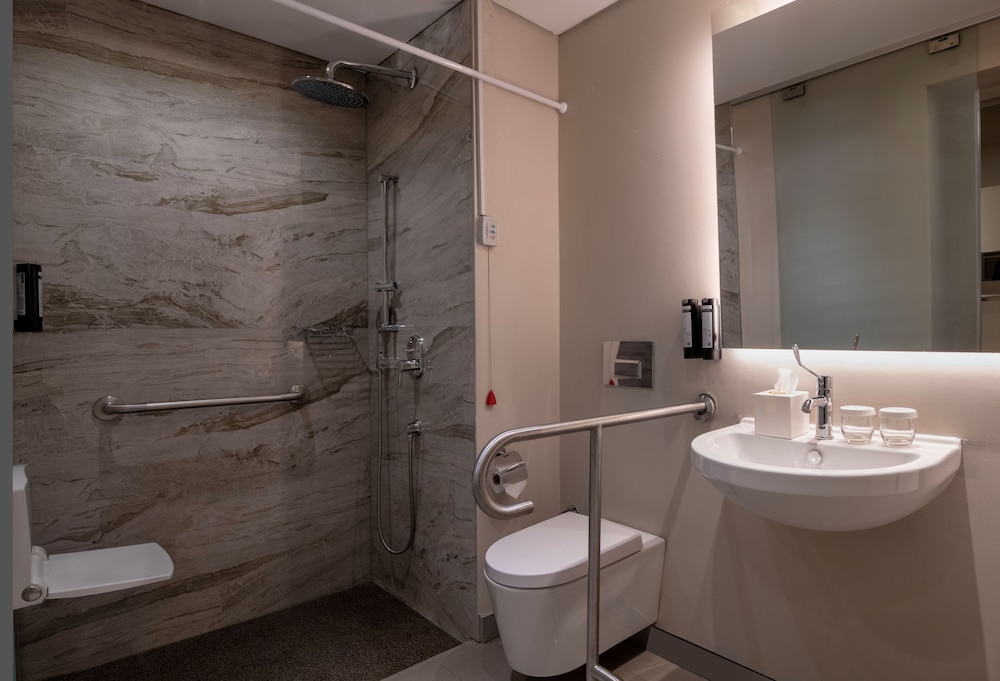 Apartamento Deluxe adaptado para minusválidos de un dormitorio del hotel Mövenpick Living Istanbul West. Foto 5