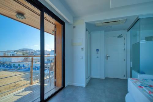 Habitación Doble Superior con balcón - vistas al mar del hotel Boutique La Marquesina - Adults Only. Foto 18