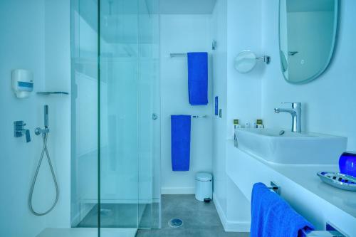 Habitación Doble Deluxe con balcón y vistas al mar del hotel Boutique La Marquesina - Adults Only. Foto 11